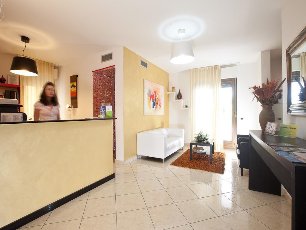 Residence La Guirita Tortoreto Buitenkant foto